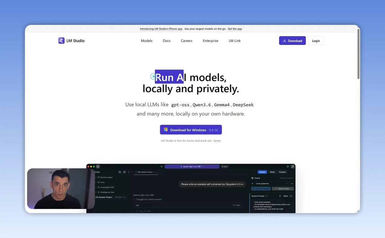 หน้าเว็บไซต์ LM Studio พร้อมข้อความ run AI models locally and privately