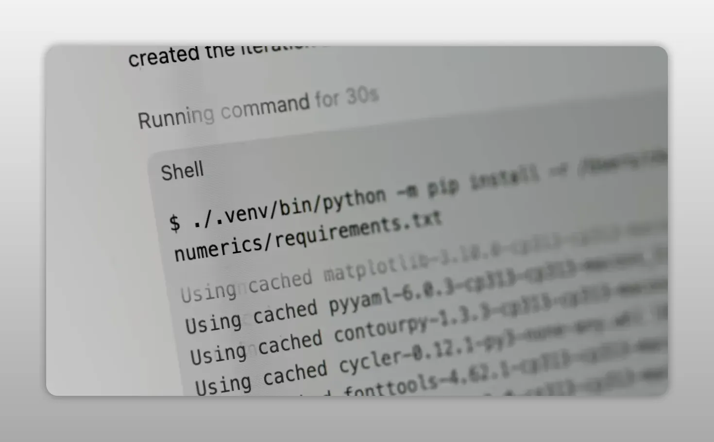 ภาพระยะใกล้ของหน้าต่าง Shell แสดงคำสั่งติดตั้งแพ็กเกจจากไฟล์ requirements.txt