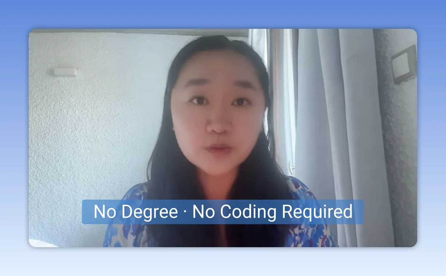 ผู้พูดบนหน้าจอพร้อมข้อความ no degree no coding required