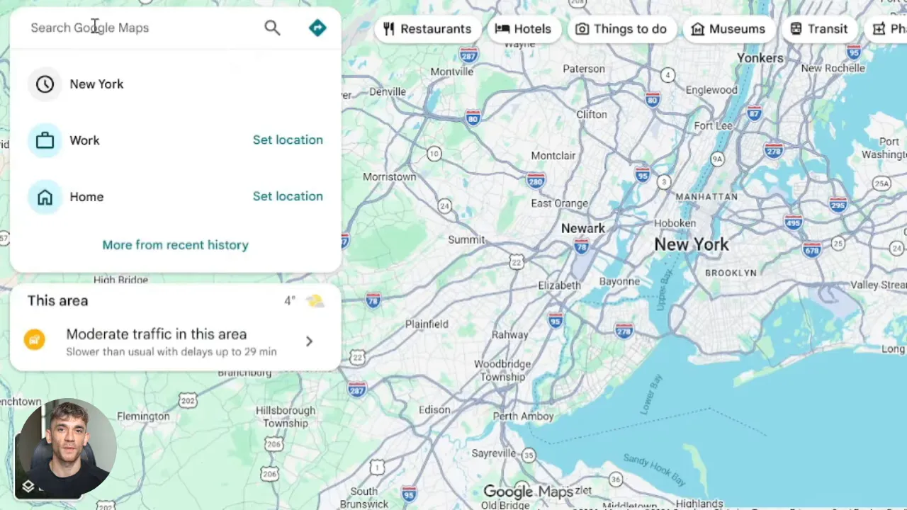 Google Maps แสดงตัวเลือกการค้นหาและข้อมูลสภาพการจราจรสำหรับพื้นที่