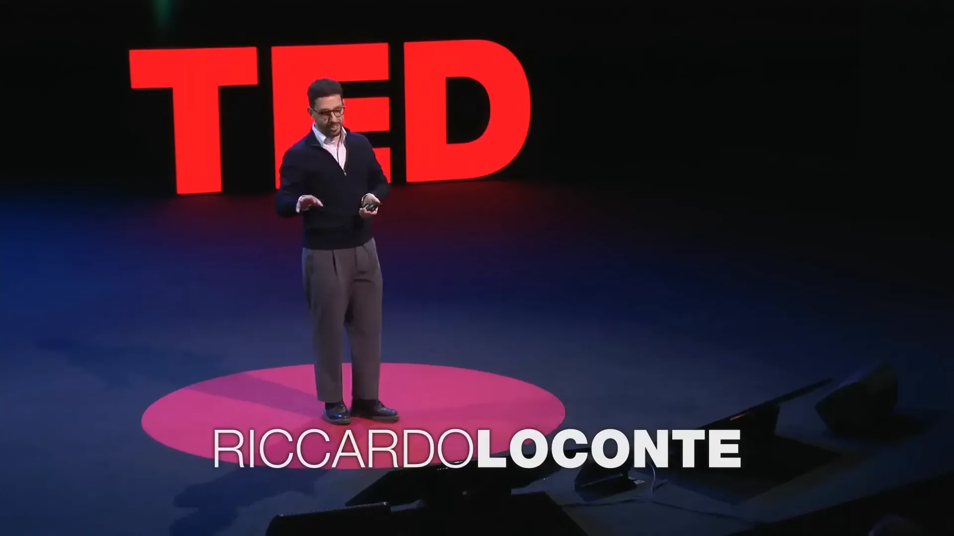 Riccardo Loconte กล่าวเปิดเรื่องเกี่ยวกับการโกหก