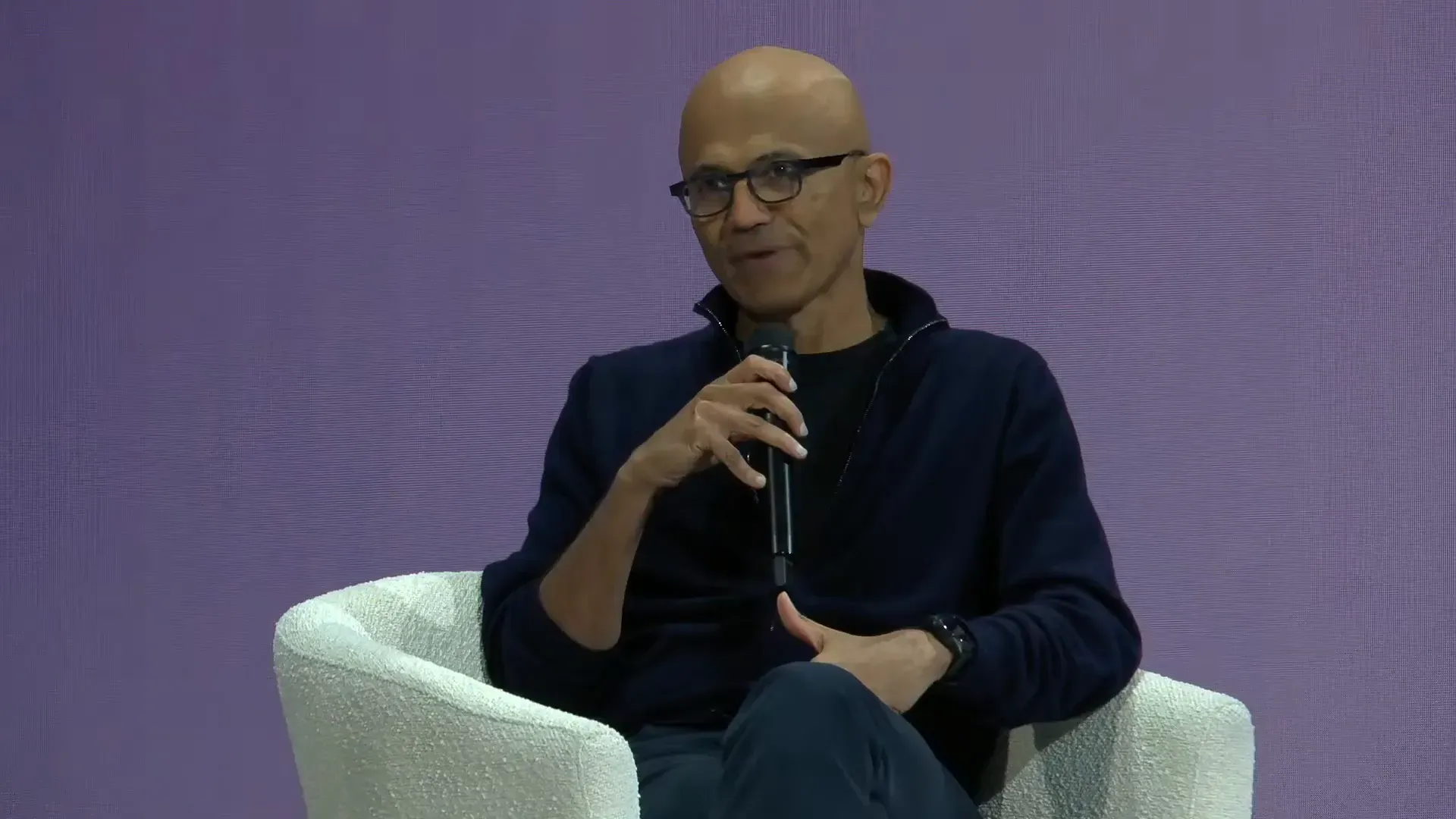 Satya Nadella กล่าวถึงความสำคัญของโอเพนซอร์สและความยืดหยุ่นของ Azure