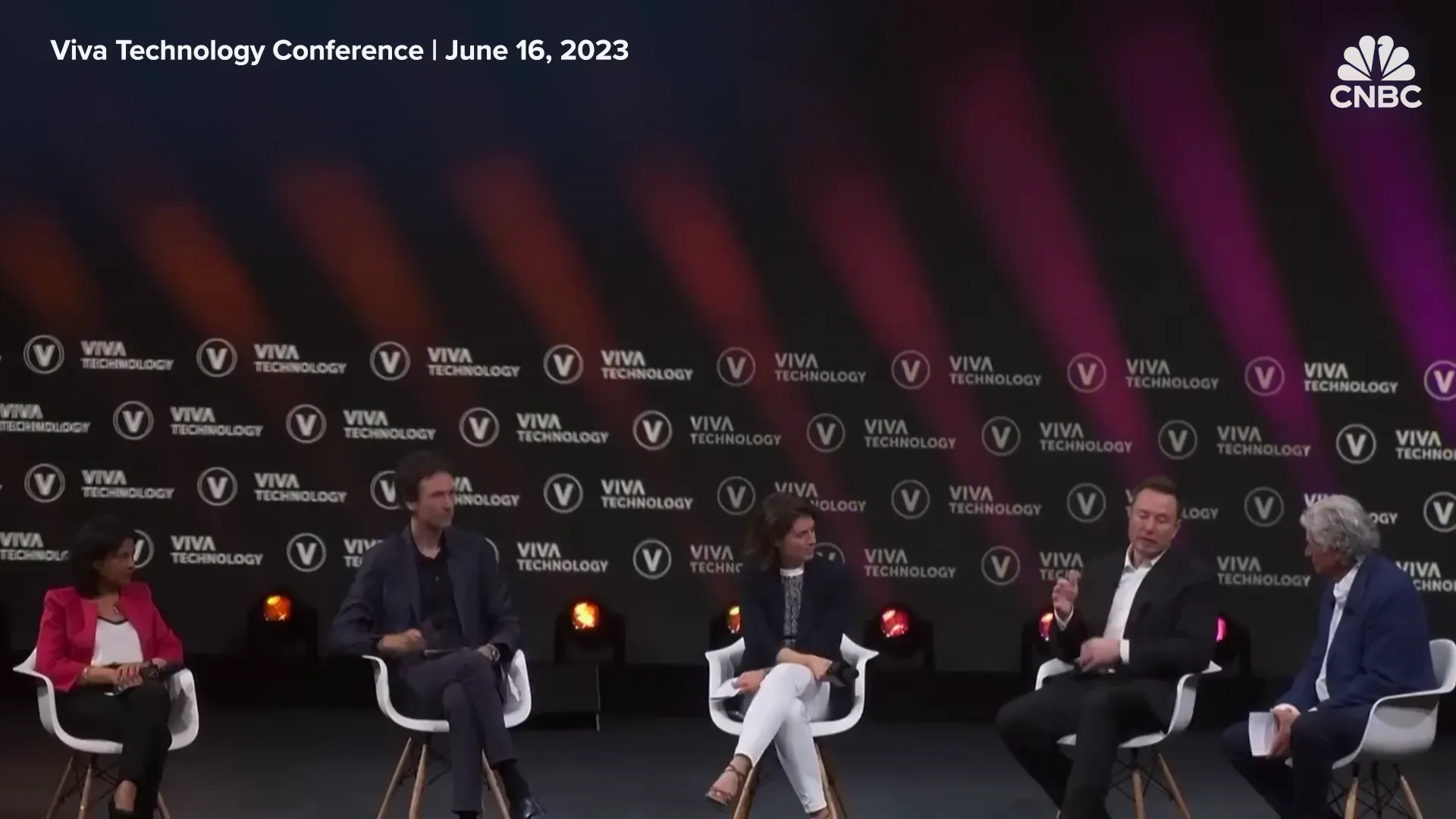 Elon Musk พูดถึงบทบาทของ Starlink ในสงครามยูเครน